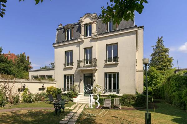 Suresnes, Hôtel particulier 6 Chambres -  370 m² à vendre