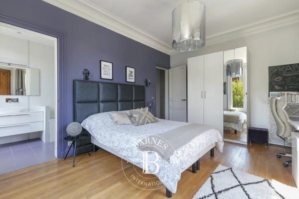 Suresnes, Hôtel particulier 6 Chambres -  370 m² à vendre