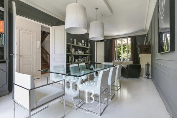 Suresnes, Hôtel particulier 6 Chambres -  370 m² à vendre