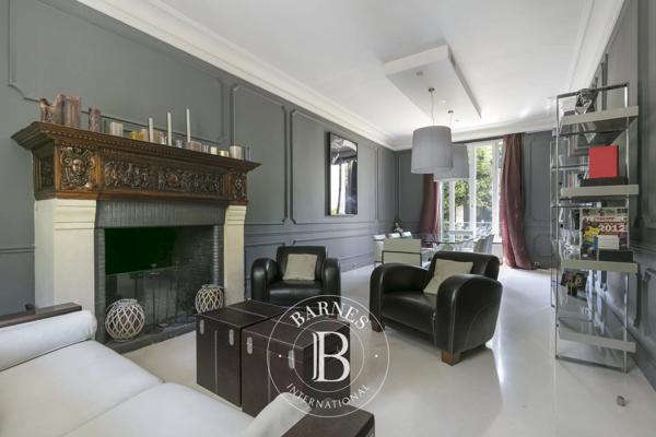 Suresnes, Hôtel particulier 6 Chambres -  370 m² à vendre