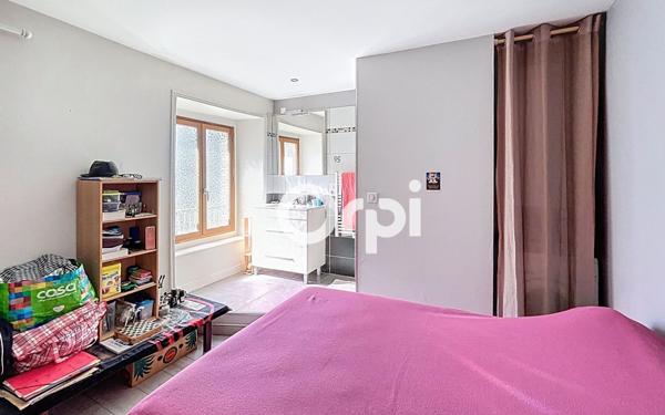 Immeuble à vendre    8 pièces • 245 m2 Massiac