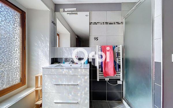 Immeuble à vendre    8 pièces • 245 m2 Massiac