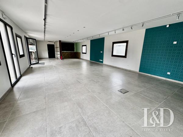 Tètement immobilier comprenant 3 locaux commerciaux