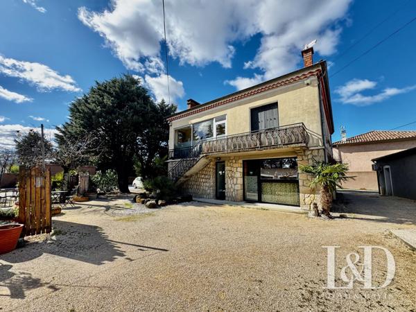 Tètement immobilier comprenant 3 locaux commerciaux