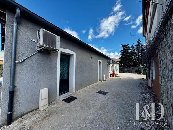 Tètement immobilier comprenant 3 locaux commerciaux