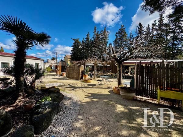 Tètement immobilier comprenant 3 locaux commerciaux