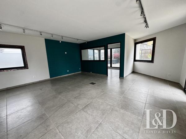 Tètement immobilier comprenant 3 locaux commerciaux