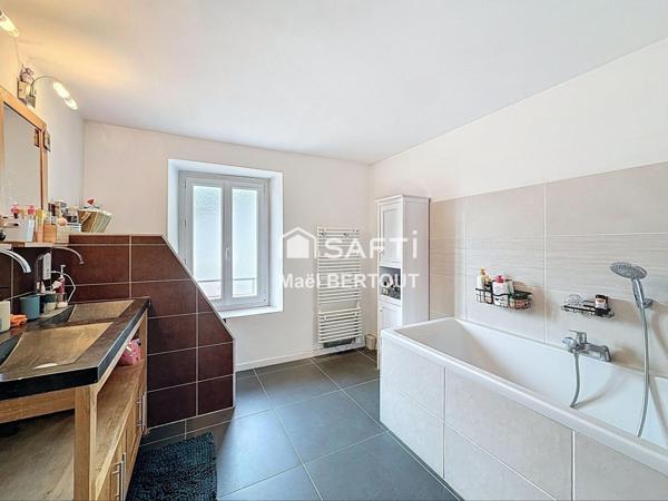 Maison spacieuse à Corbonod, un potentiel unique à saisir!