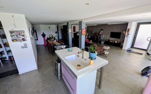 Maison à vendre    9 pièces •  Malissard