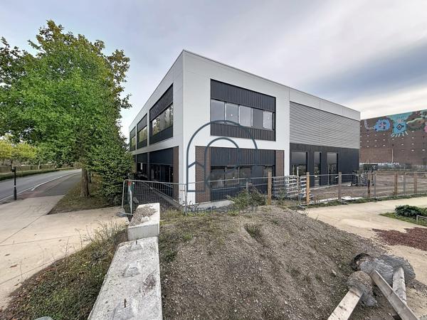 Wattrelos – La Lainière | Cellule neuve 353 m² à 1 000 € HT/m² | Baisse de prix | Disponible immédiatement