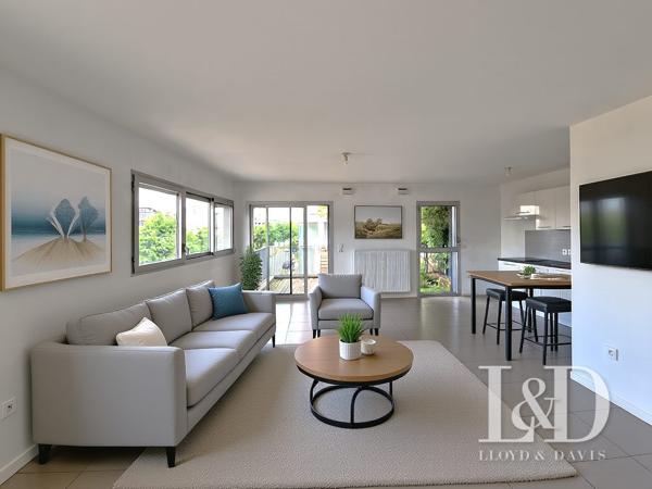 BORDEAUX CHARTRONS - Appartement 3 pièces de 75 m² avec parking