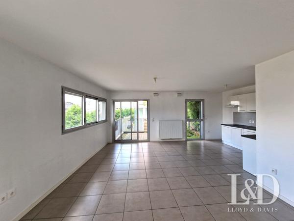 BORDEAUX CHARTRONS - Appartement 3 pièces de 75 m² avec parking