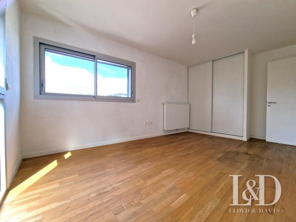 BORDEAUX CHARTRONS - Appartement 3 pièces de 75 m² avec parking
