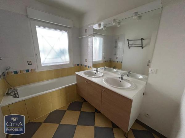 Appartement à louer 3 pièces 71.36m² Pau (64000)