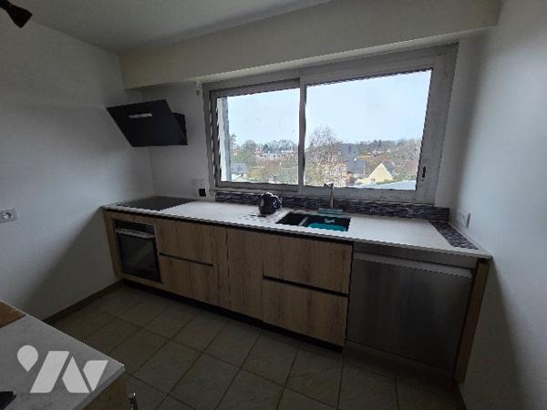 YVETOT, appartement de 79.65 m² au 2ème étage avec ascenseur,  2 chambres, 1 garage individuel.