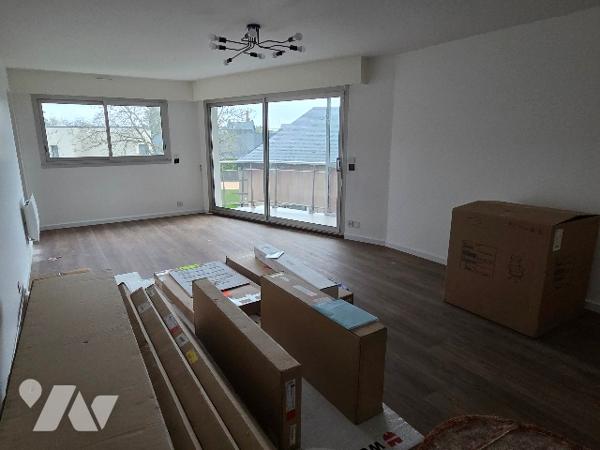 YVETOT, appartement de 79.65 m² au 2ème étage avec ascenseur,  2 chambres, 1 garage individuel.