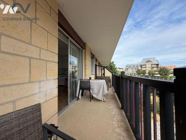 À DEUX PAS DE LA PLAGE – 2 PIÈCES ENTIÈREMENT RÉNOVÉ - PARKING + CAVE