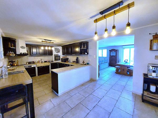 Superbe propriété de 182 m² avec piscine lagon et dépendance