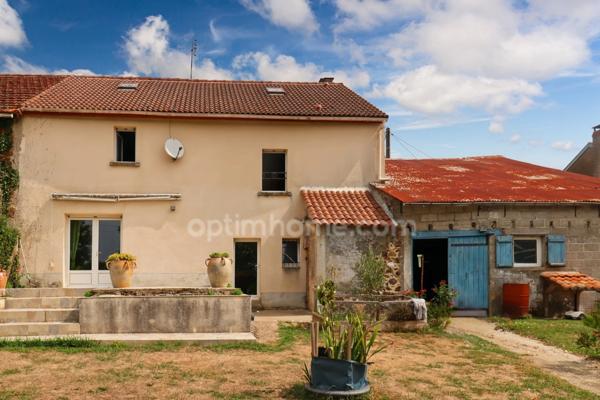 Maison de Village de 142 m² - 6 pièces - 4 chambres - Grange / Gararge - sur parcelles de 1935 m² - MAGNAC LAVAL (87190)