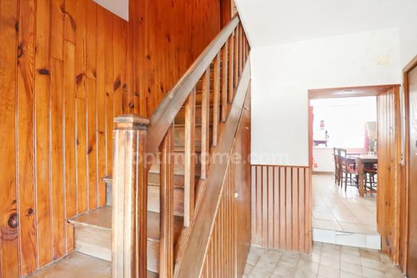 Maison de Village de 142 m² - 6 pièces - 4 chambres - Grange / Gararge - sur parcelles de 1935 m² - MAGNAC LAVAL (87190)