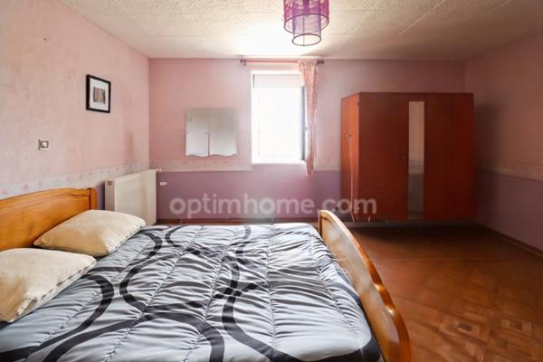 Maison de Village de 142 m² - 6 pièces - 4 chambres - Grange / Gararge - sur parcelles de 1935 m² - MAGNAC LAVAL (87190)