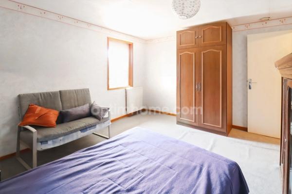 Maison de Village de 142 m² - 6 pièces - 4 chambres - Grange / Gararge - sur parcelles de 1935 m² - MAGNAC LAVAL (87190)