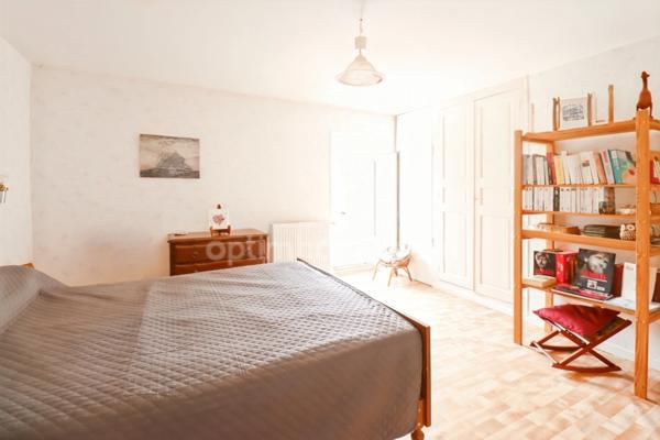 Maison de Village de 142 m² - 6 pièces - 4 chambres - Grange / Gararge - sur parcelles de 1935 m² - MAGNAC LAVAL (87190)