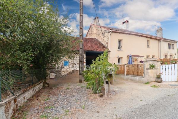 Maison de Village de 142 m² - 6 pièces - 4 chambres - Grange / Gararge - sur parcelles de 1935 m² - MAGNAC LAVAL (87190)