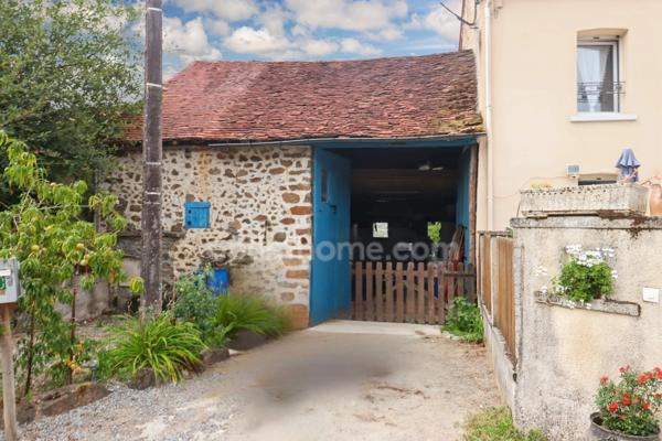 Maison de Village de 142 m² - 6 pièces - 4 chambres - Grange / Gararge - sur parcelles de 1935 m² - MAGNAC LAVAL (87190)