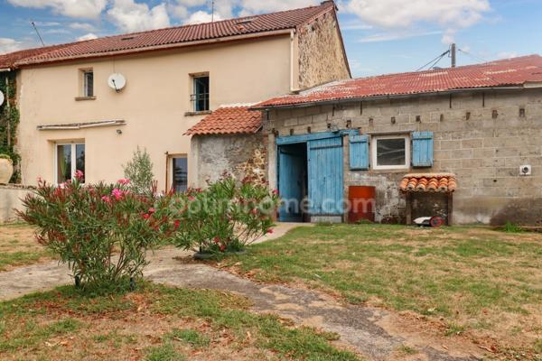 Maison de Village de 142 m² - 6 pièces - 4 chambres - Grange / Gararge - sur parcelles de 1935 m² - MAGNAC LAVAL (87190)