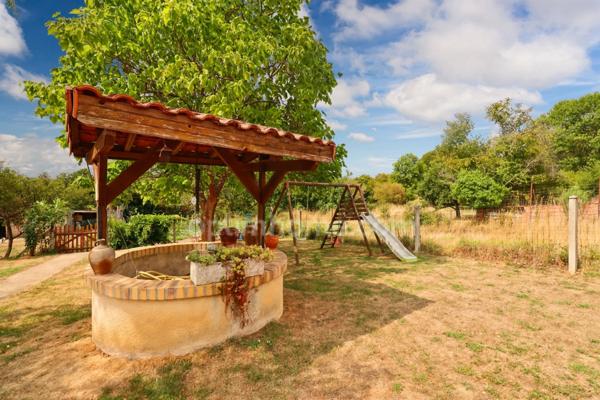 Maison de Village de 142 m² - 6 pièces - 4 chambres - Grange / Gararge - sur parcelles de 1935 m² - MAGNAC LAVAL (87190)