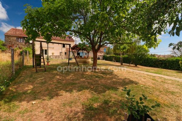 Maison de Village de 142 m² - 6 pièces - 4 chambres - Grange / Gararge - sur parcelles de 1935 m² - MAGNAC LAVAL (87190)