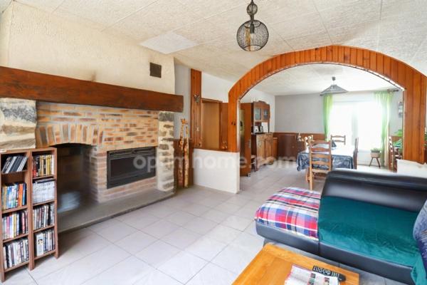 Maison de Village de 142 m² - 6 pièces - 4 chambres - Grange / Gararge - sur parcelles de 1935 m² - MAGNAC LAVAL (87190)