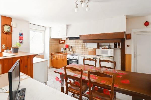 Maison de Village de 142 m² - 6 pièces - 4 chambres - Grange / Gararge - sur parcelles de 1935 m² - MAGNAC LAVAL (87190)