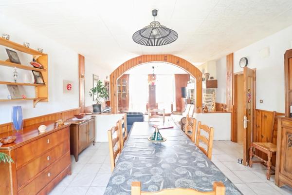 Maison de Village de 142 m² - 6 pièces - 4 chambres - Grange / Gararge - sur parcelles de 1935 m² - MAGNAC LAVAL (87190)