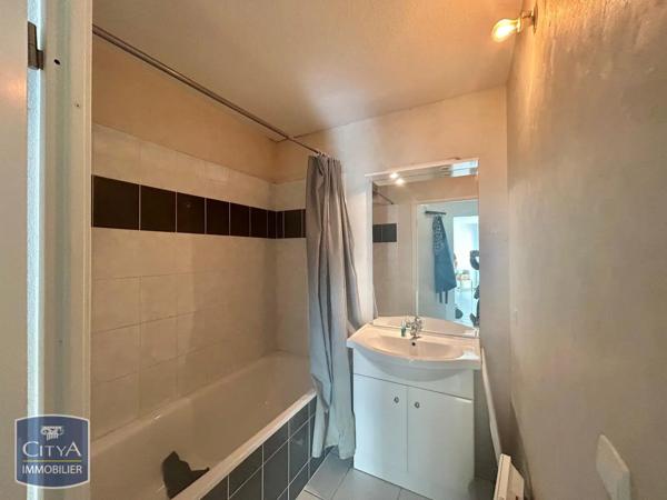 Appartement à louer 2 pièces 46.98m² Niort (79000)