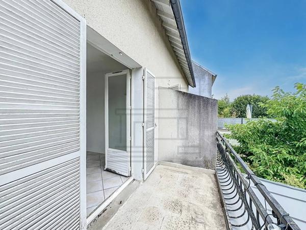 F2 Auvers avec jardin et parking