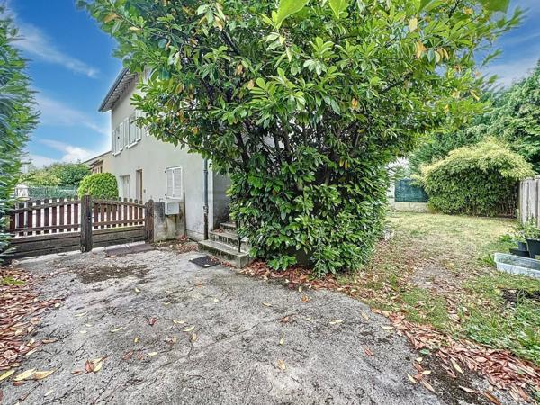 F2 Auvers avec jardin et parking