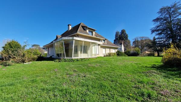 Maison 9 pièces - 319 m²