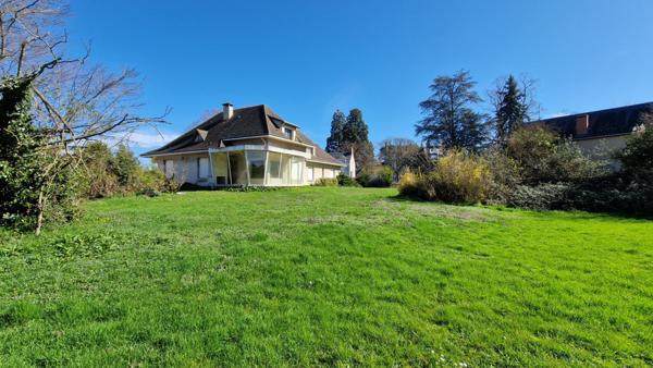 Maison 9 pièces - 319 m²