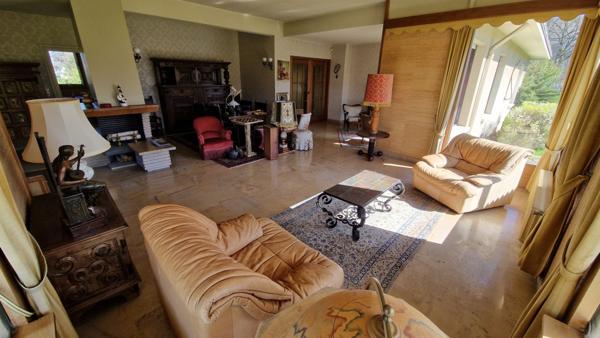 Maison 9 pièces - 319 m²