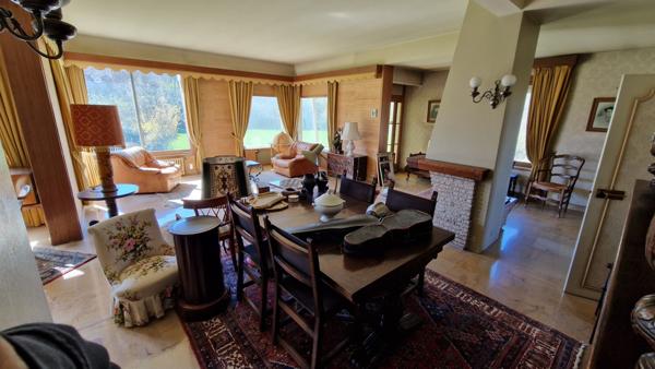 Maison 9 pièces - 319 m²