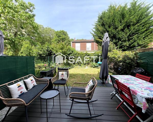 100 m2 , 4 chambres, 2 salle de douches, garage, terrasse, jardin
