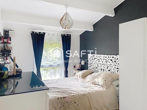 100 m2 , 4 chambres, 2 salle de douches, garage, terrasse, jardin