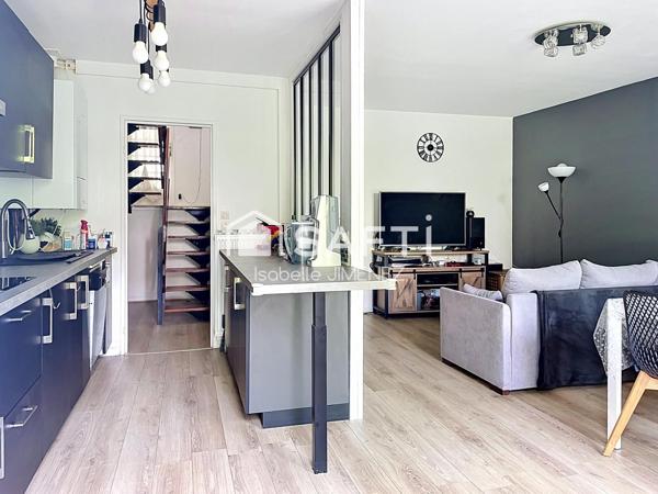 100 m2 , 4 chambres, 2 salle de douches, garage, terrasse, jardin