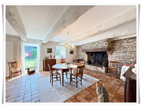 À vendre : Propriété d’exception en plein centre-ville de Pontivy – 5 chambres – Jardin clos – Aucun vis-à-vis