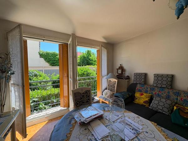 Appartement T3 + 2 CAVES + BOX FERME