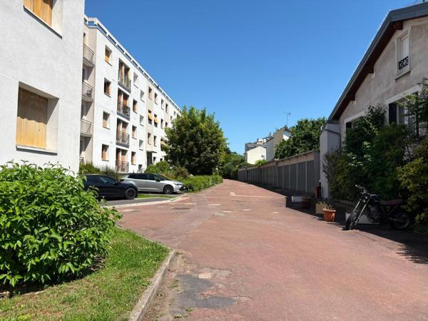 Appartement T3 + 2 CAVES + BOX FERME