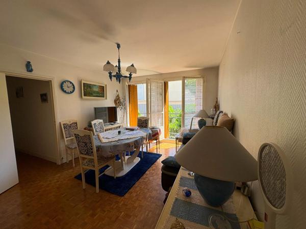 Appartement T3 + 2 CAVES + BOX FERME