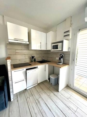 Studio
                                                                                                                                                                                                                                                                                                                        1 pièce(s)                                                                                                                                                                                                          1 chambre(s)                                                                                                                                                                                                          20.02  m²